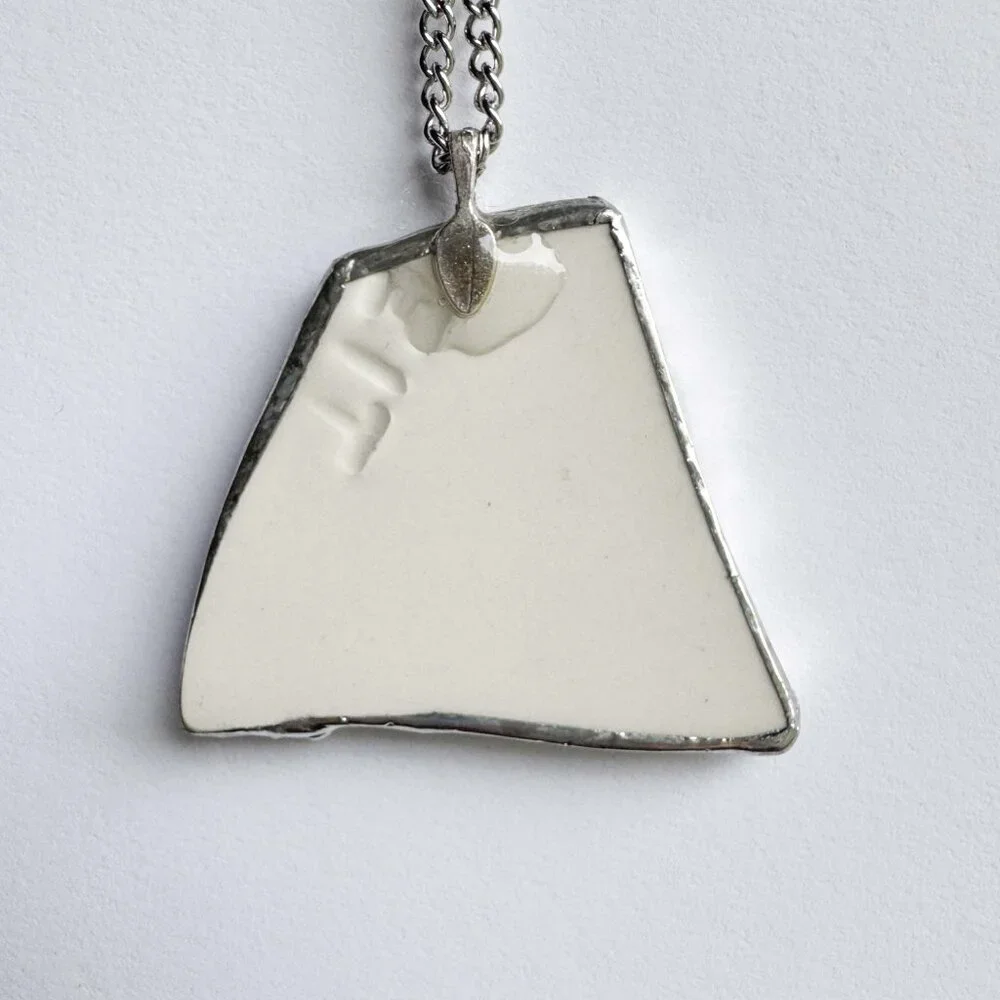 Handmade repurposed ceramic shard necklace with Asian theme - Picture 11 of 16